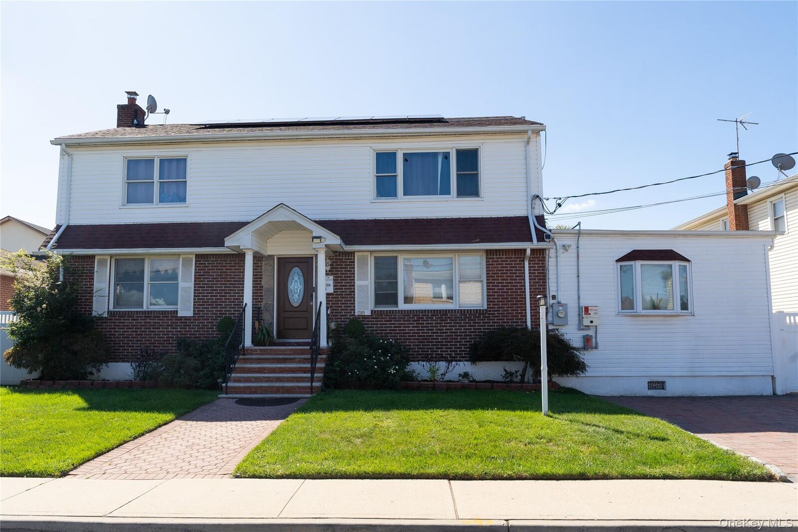 Property Photo:  1309 Globe Avenue  NY 11003 