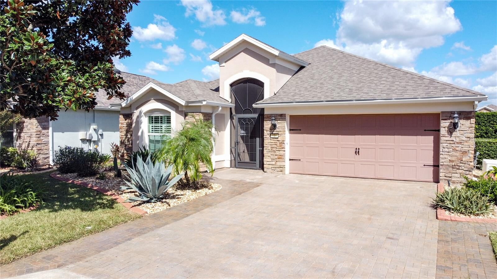 Property Photo: 516 Playa Dr FL 33837
