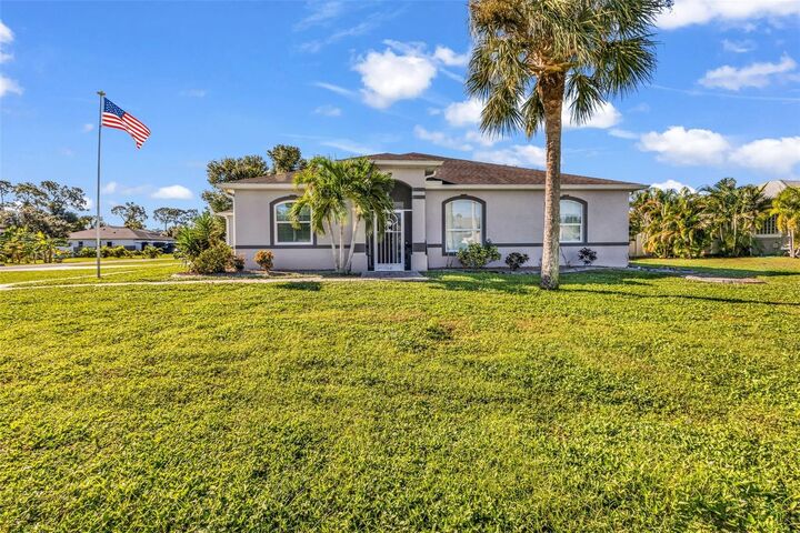 Property Photo: 1007 Broadview Street FL 33952