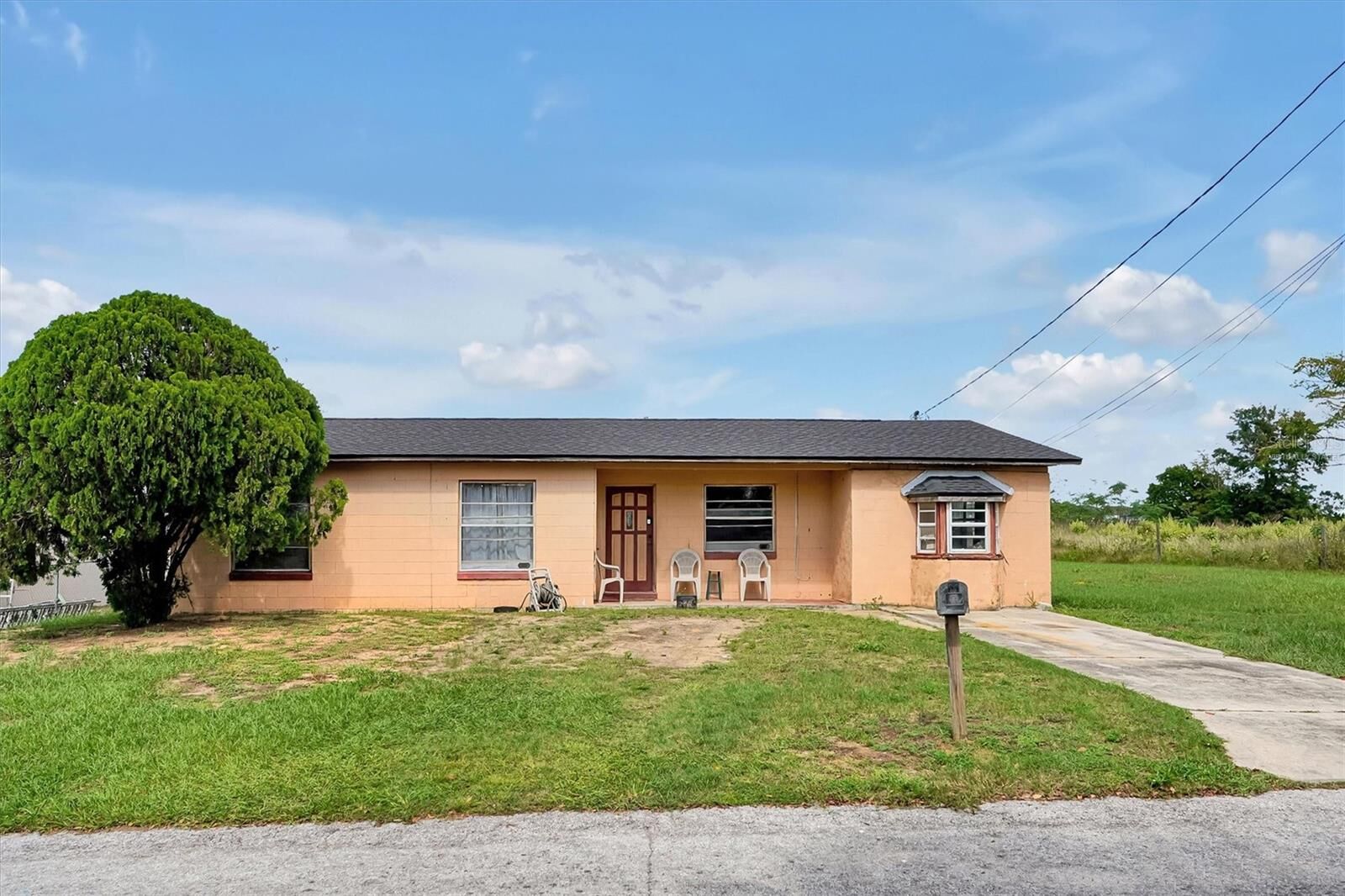 Property Photo:  820 Booker Street  FL 33844 