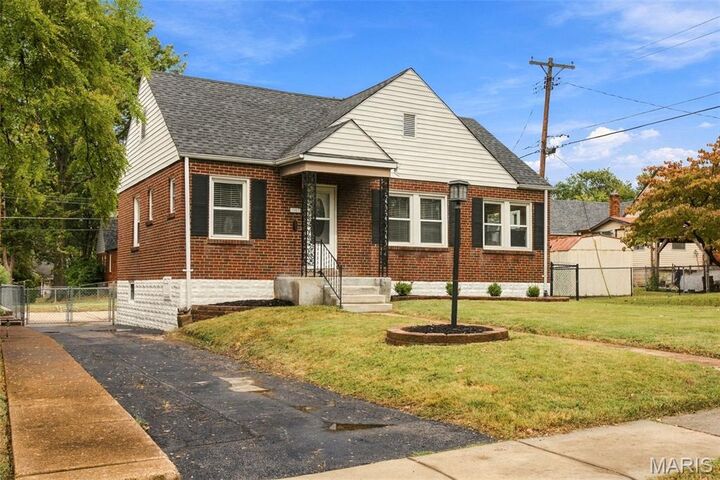 Property Photo: 8901 Oneida Lane MO 63114