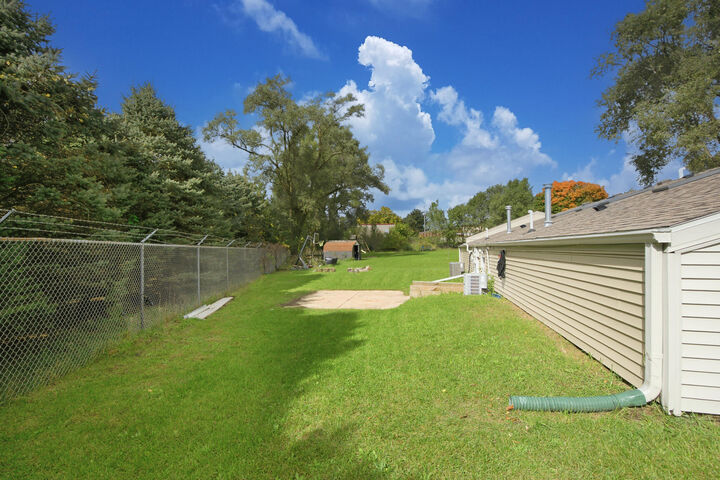 Property Photo:  1043-1045 Carriage Ct  WI 53156 