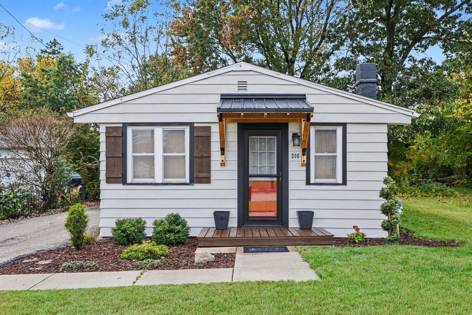 Property Photo:  206 Ward Avenue  MI 49085 