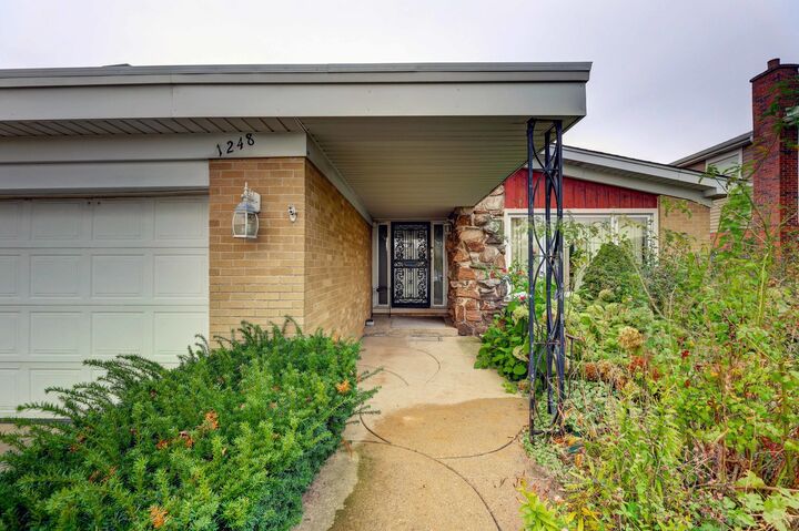 Property Photo:  1248 Andrea Lane  IL 60018 