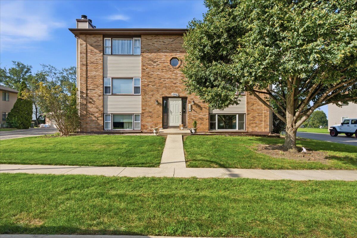 Property Photo:  1056 Manchester Court F  IL 60177 