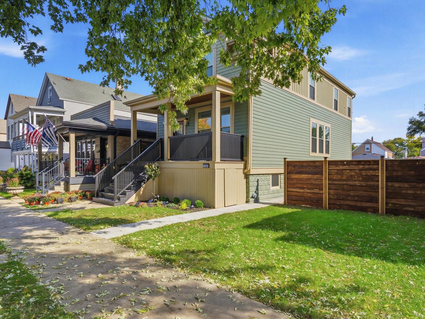 Property Photo: 1323 Home Avenue IL 60402