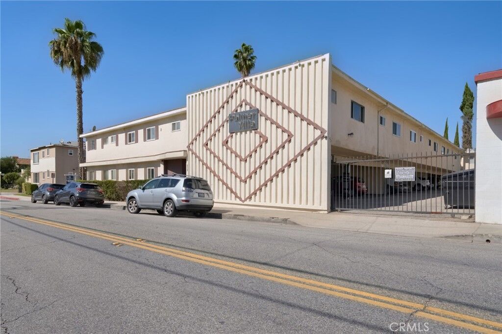 Property Photo:  915 E Palmer Avenue 12  CA 91205 