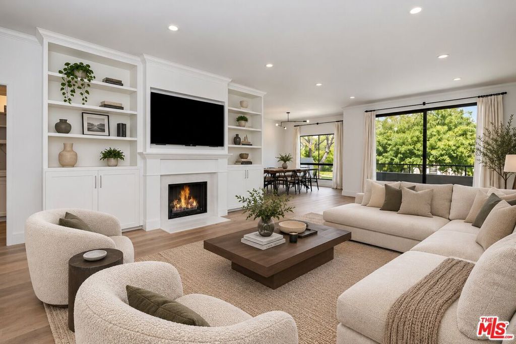 Property Photo:  1167 Roxbury Drive 105  CA 90035 
