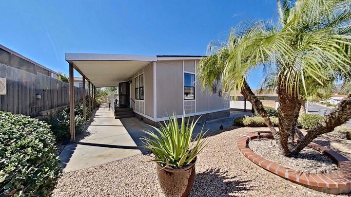 Property Photo: 1635 Toyon Gln CA 92026