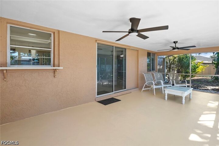 Property Photo: 1424 SE 27th Terrace FL 33904