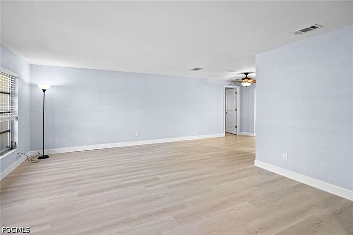 Property Photo:  1424 SE 27th Terrace  FL 33904 