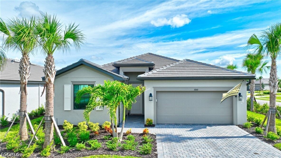 Property Photo: 19243 Gentry Place FL 33928
