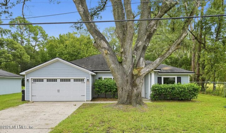 Property Photo: 11435 W Court Boulevard FL 32218