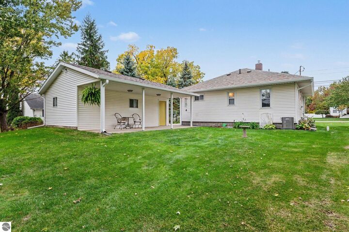 Property Photo: 528 N Main MI 48835