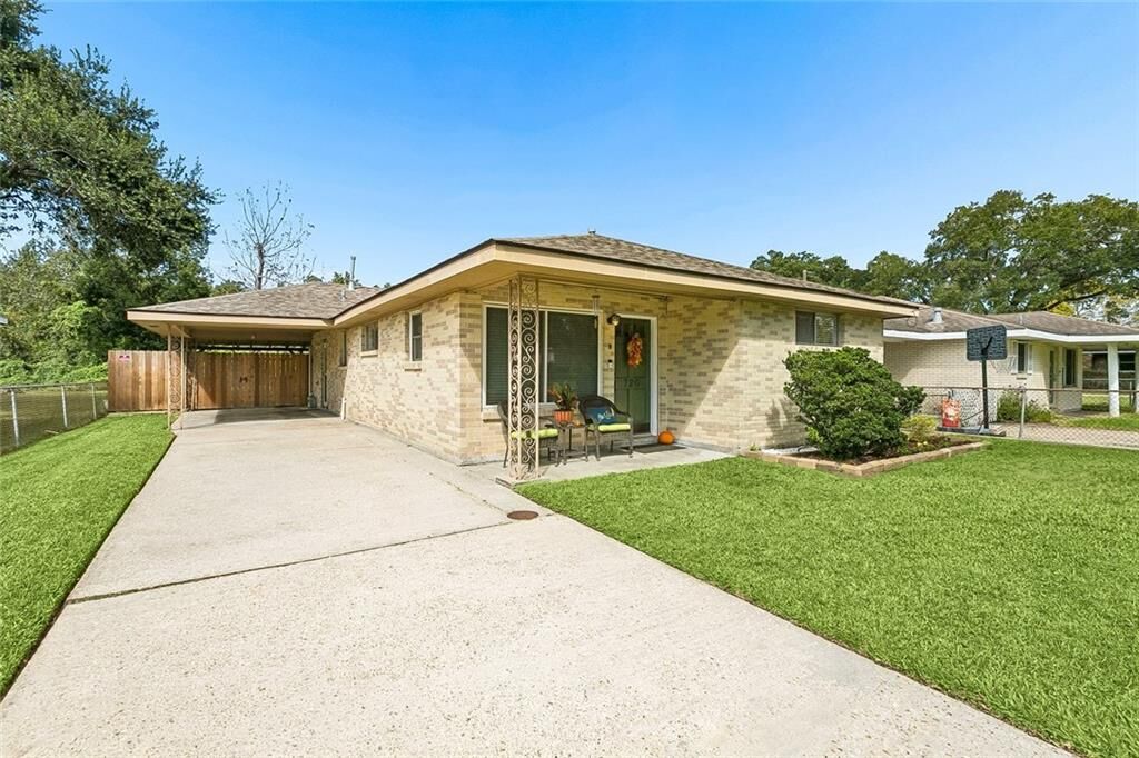 Property Photo: 720 Oak Avenue LA 70094