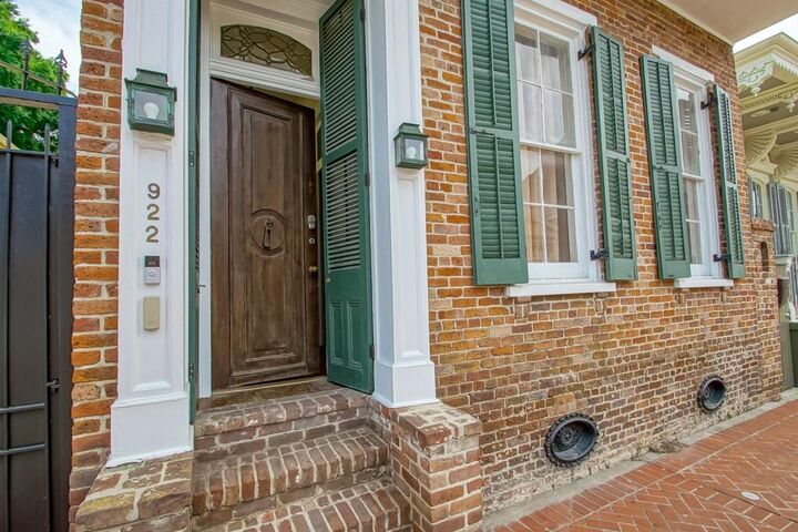 Property Photo:  922 St Peter St Street  LA 70116 