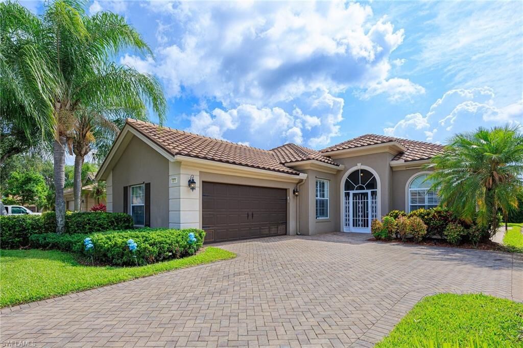 Property Photo:  2271 Heydon Cir W  FL 34120 
