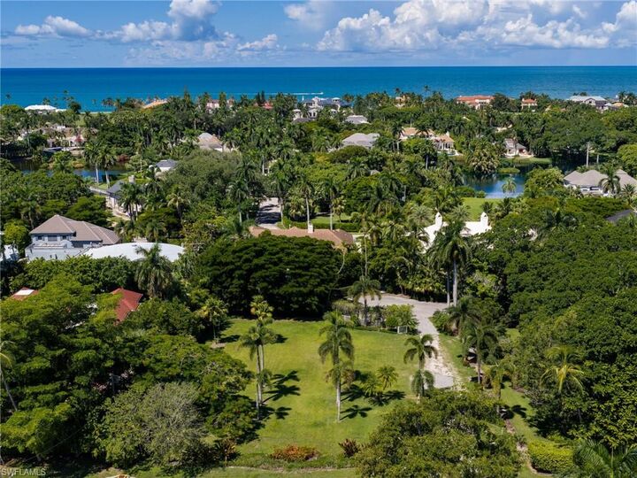 Property Photo:  2670 Treasure Ln  FL 34102 