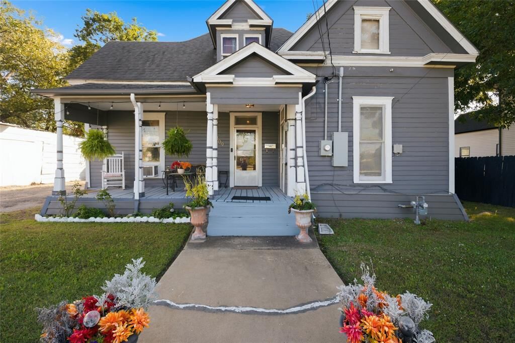 Property Photo:  2309 Jones Street  TX 75401 