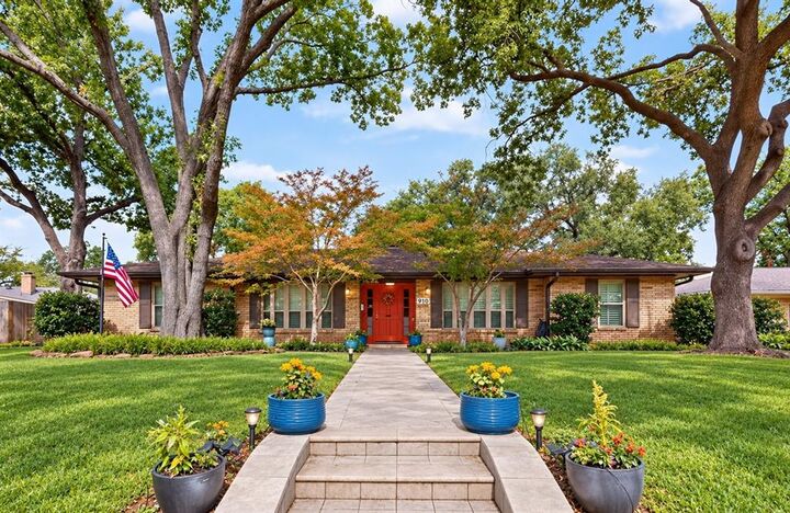 Property Photo: 910 Sharpshire Street TX 75050