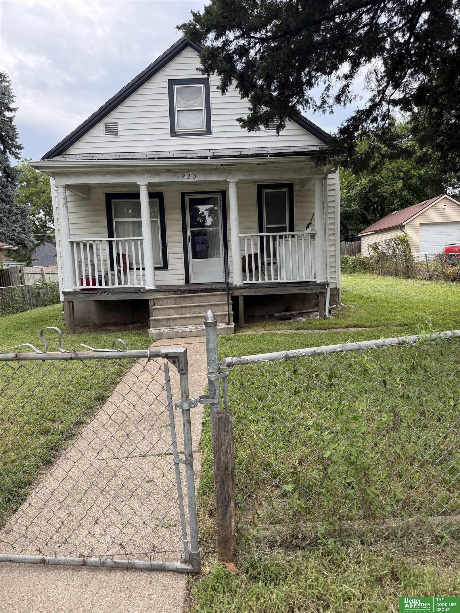Property Photo: 820 Rose Street NE 68502