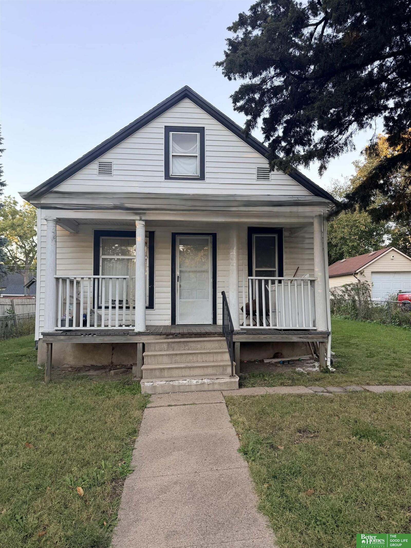 Property Photo: 820 Rose Street NE 68502