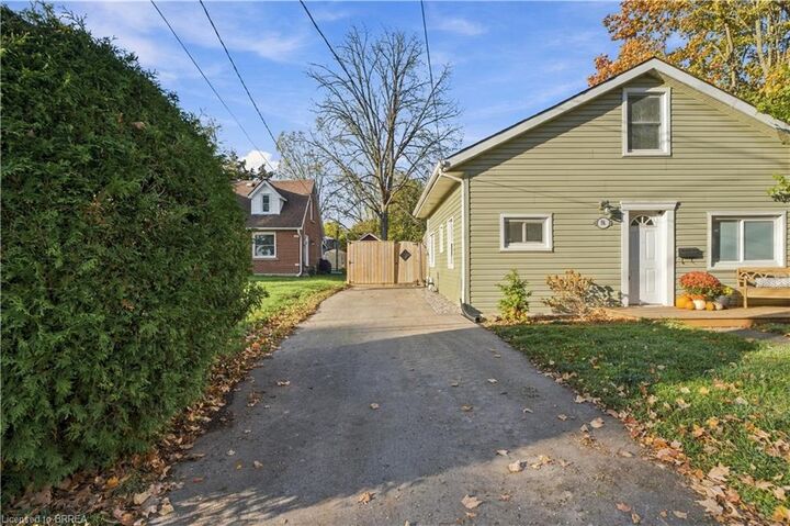 Property Photo:  98 Dundas Street W  ON N3L 1G7 