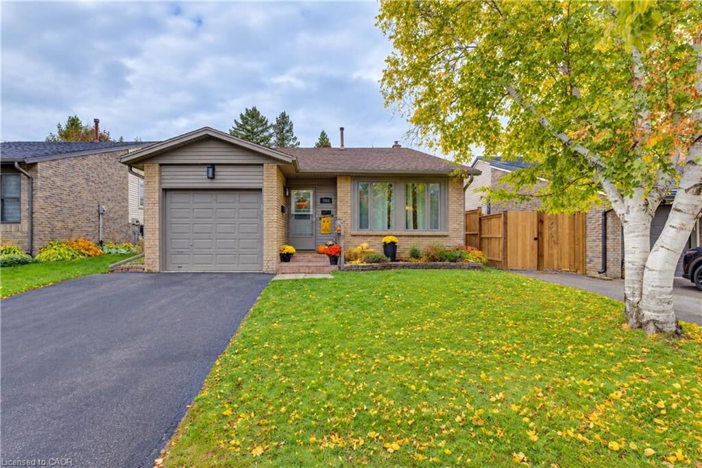 Property Photo:  102 Toynbee Crescent  ON N2N 1R9 