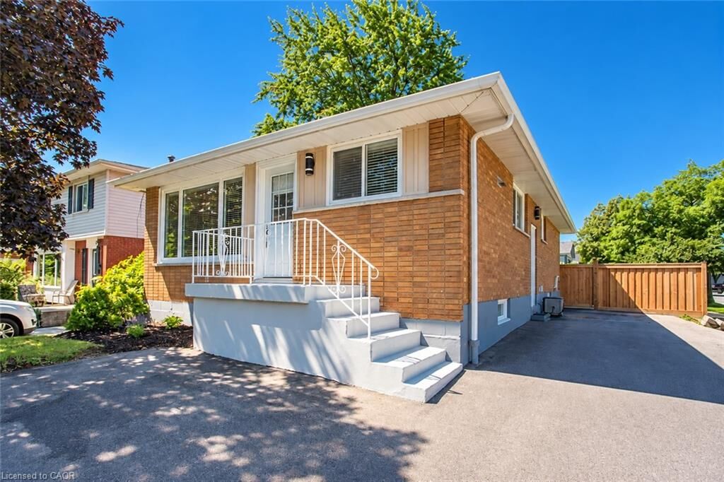 Property Photo:  576 Turner Drive  ON L7L 2W7 