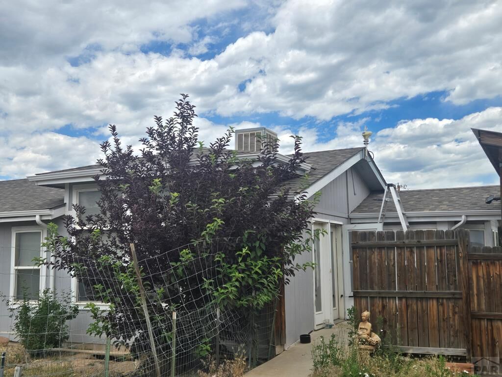 Property Photo:  1702 Willow St  CO 81212 