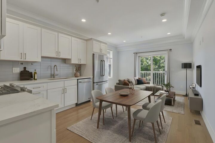 Property Photo:  134 Chelsea St 2  MA 02128 
