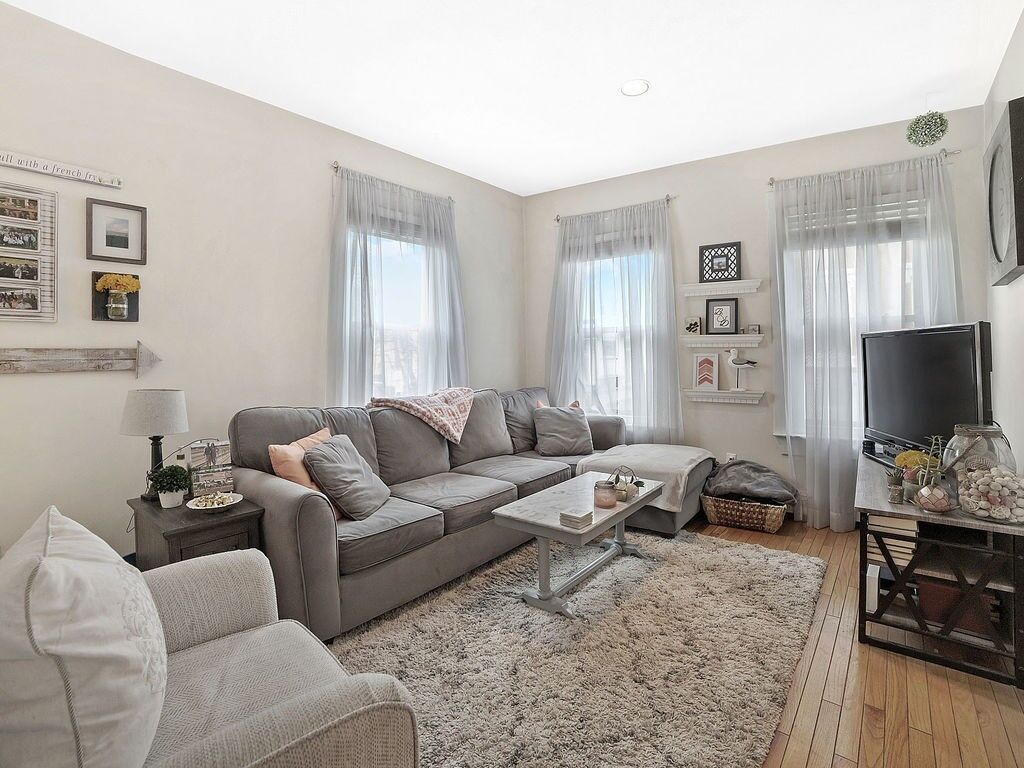 Property Photo: 118 High Street 7 MA 02129