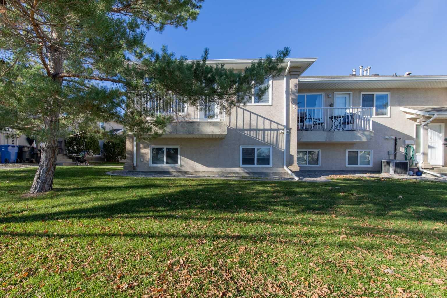 Property Photo:  5 Tartan Boulevard W 5  AB T1J 5Y5 
