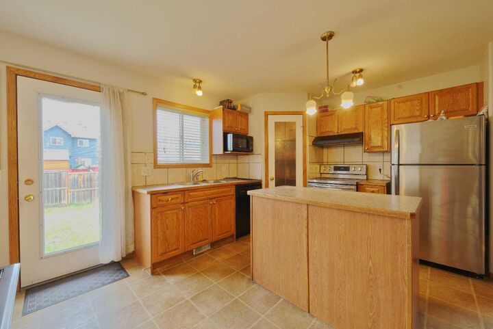 Property Photo:  179 Saddlemead Close NE  AB T3J 5E6 