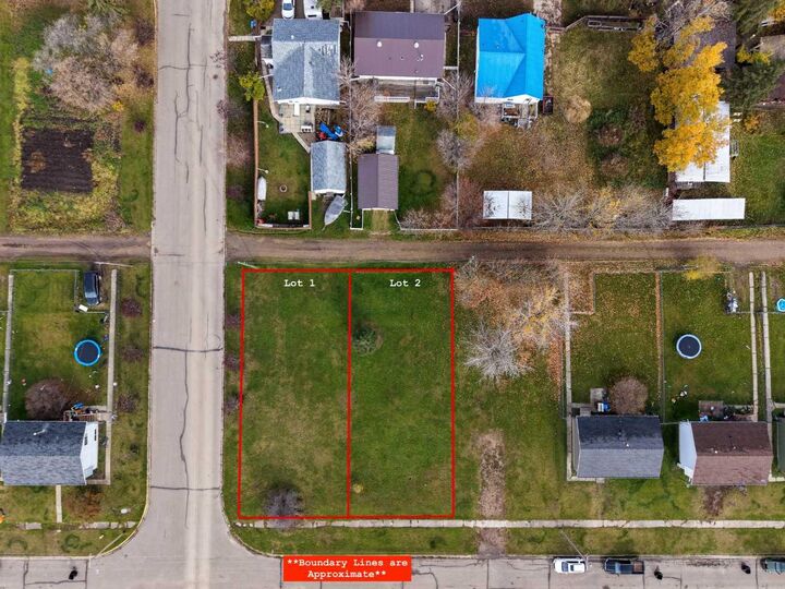 Property Photo:  300 &Amp 302 1 Avenue NE  AB T0H 2L0 