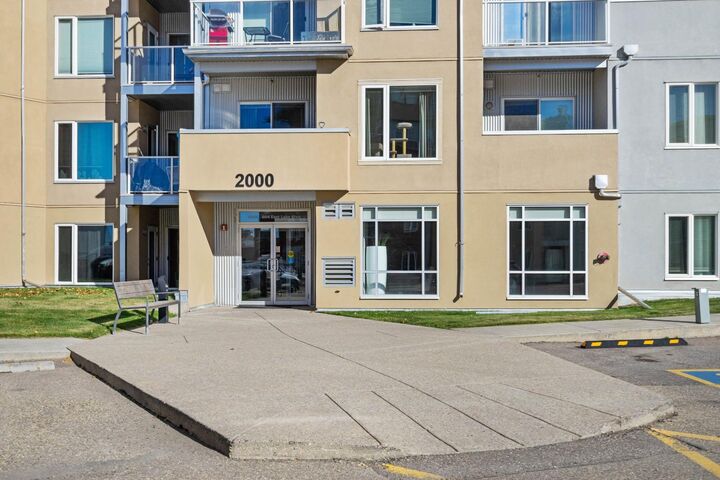 Property Photo:  604 East Lake Boulevard NE 2118  AB T4B 0G6 
