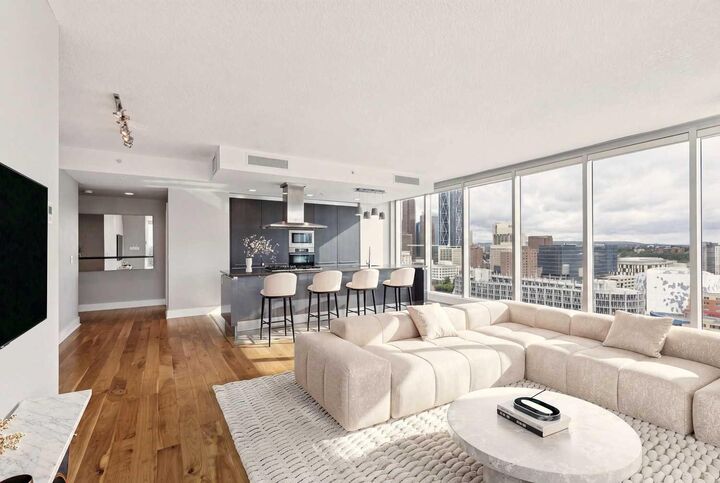 Property Photo: 433 11 Avenue SE 1901 AB T2G 0C7
