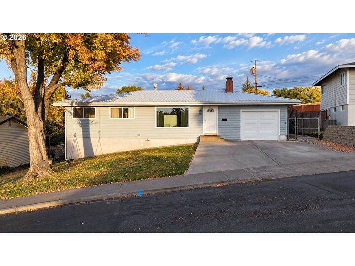 Property Photo:  920 SW 33rd St  OR 97801 