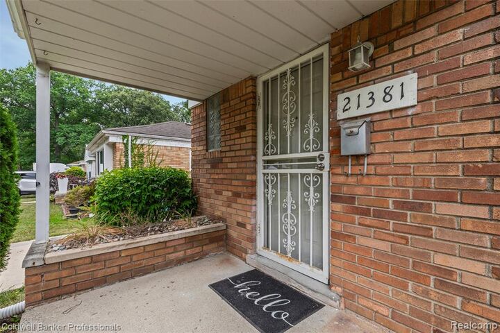 Property Photo:  21381 Kipling Street  MI 48237 