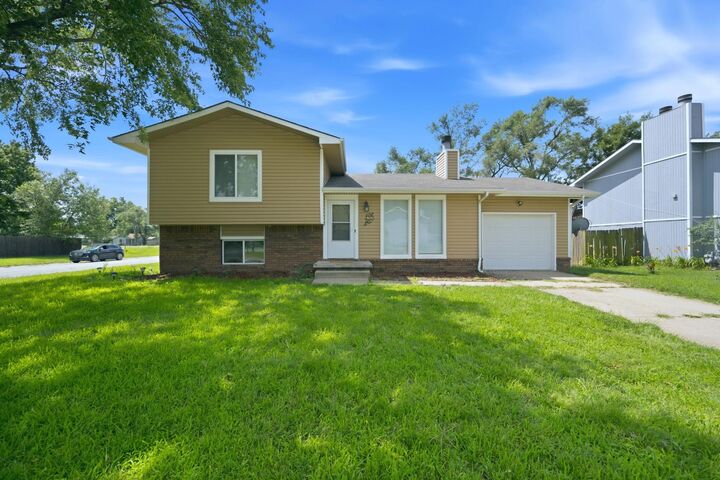 Property Photo:  435 E Campus St  KS 67216 