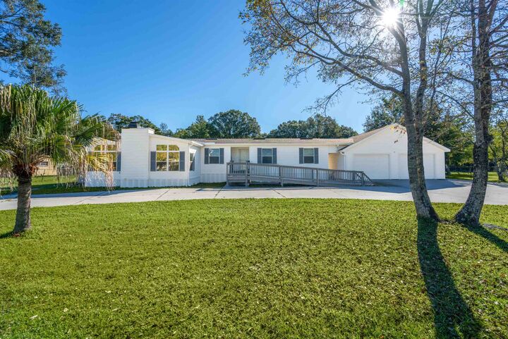 Property Photo:  331 Circle Dr W  FL 32084 
