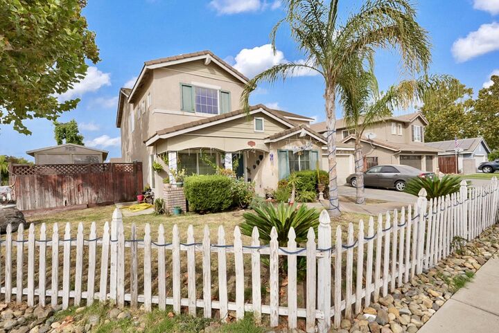 Property Photo: 825 Rolling Oak Court CA 95351