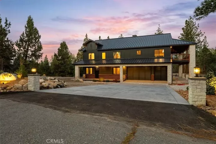 Property Photo:  562 Creekside Lane  CA 92314 