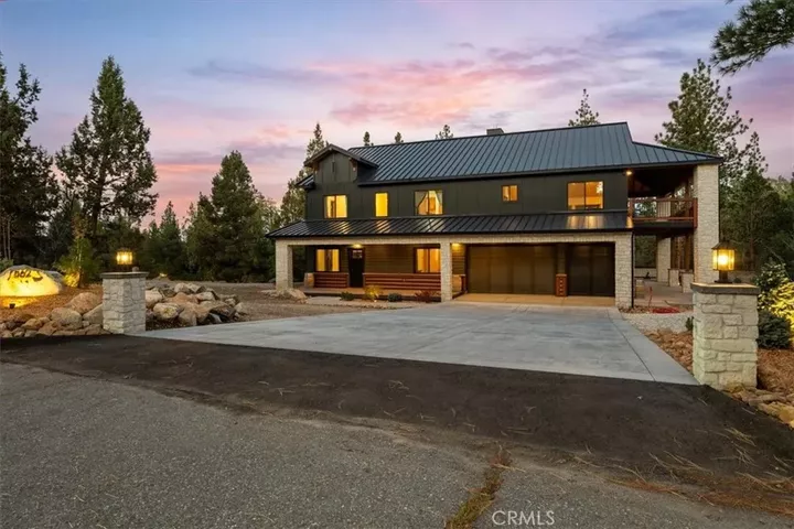Property Photo:  562 Creekside Lane  CA 92314 