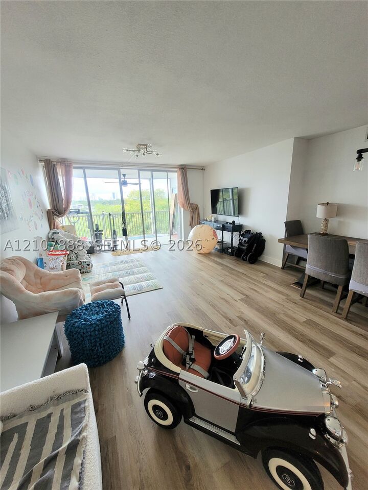 Property Photo: 1780 NE 191st St 611-2 FL 33179