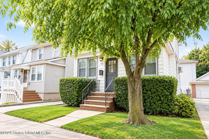 Property Photo:  187 Lexington Avenue  NY 10302 