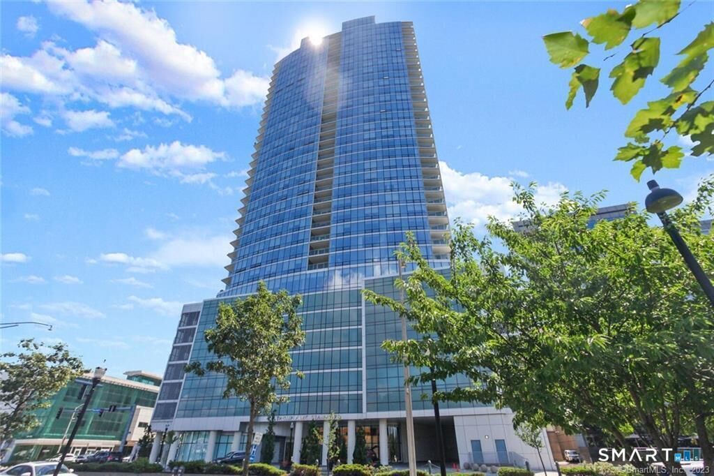 Property Photo:  1 Broad Street 8E  CT 06901 