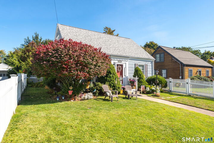 Property Photo:  45 Dorrance Street  CT 06518 