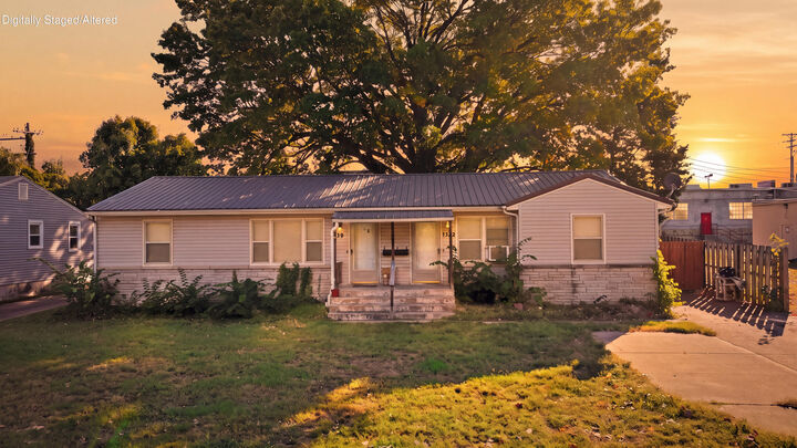 Property Photo:  