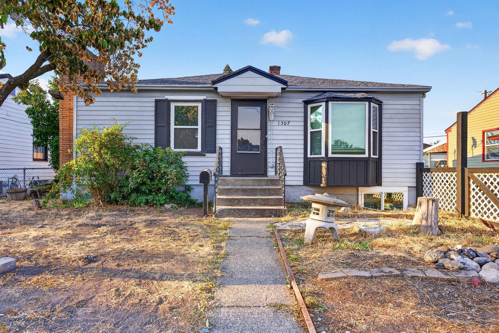Property Photo: 1307 E Gordon Ave WA 99207